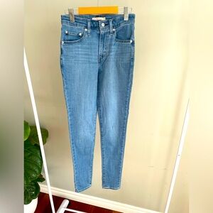 Levi’s 721 High Rise Skinny Medium Wash Jeans Size 27